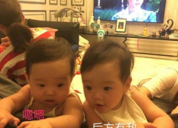 女双胞胎表情包,姐妹情深，笑点满满