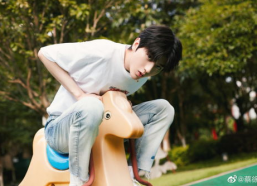 蔡徐坤娱乐吃瓜图片